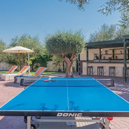Astarte Villas - Istar Villa With Tennis Court Makhairádhon Dış mekan fotoğraf
