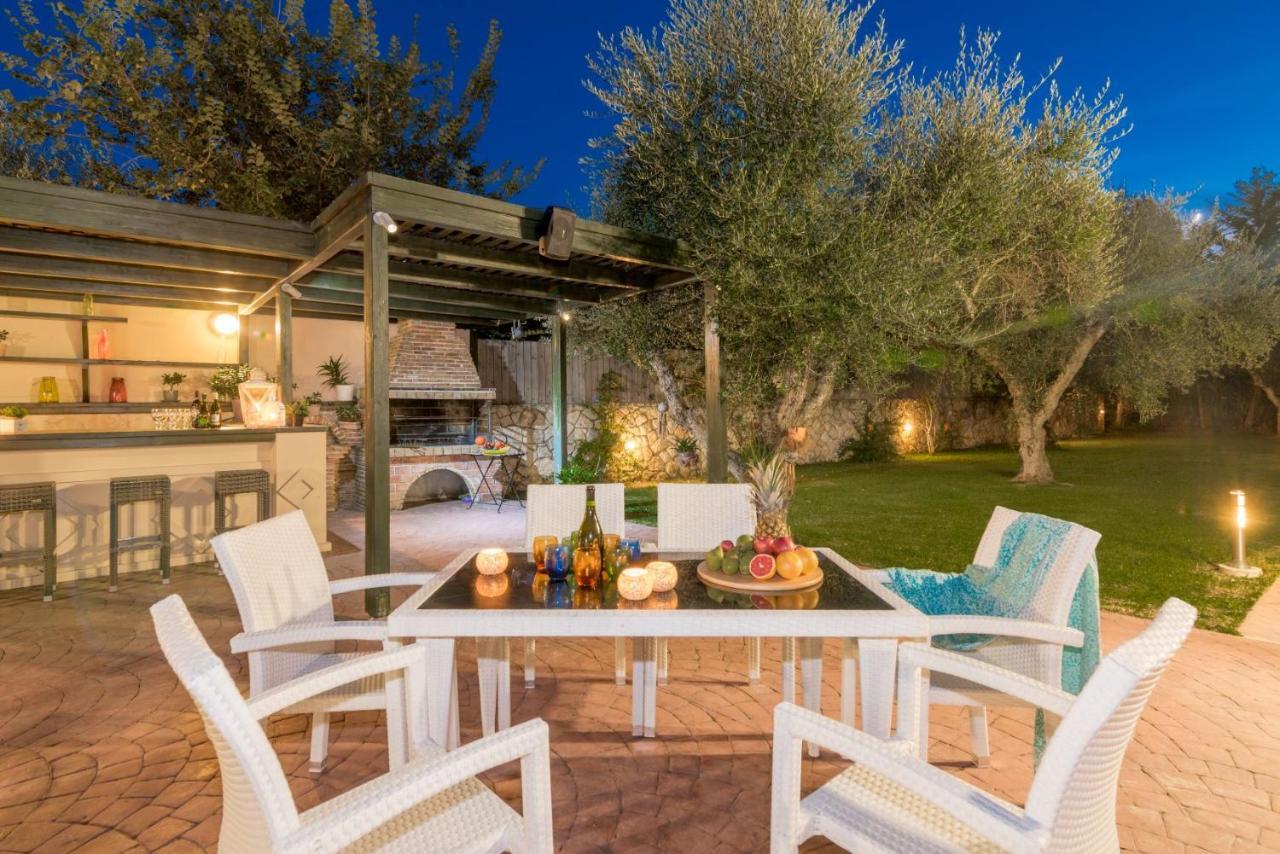 Astarte Villas - Istar Villa With Tennis Court Makhairádhon Dış mekan fotoğraf